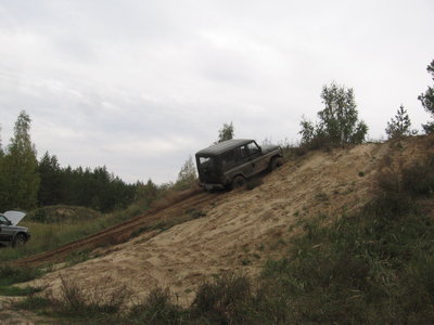 Jonia  штурмует горку.